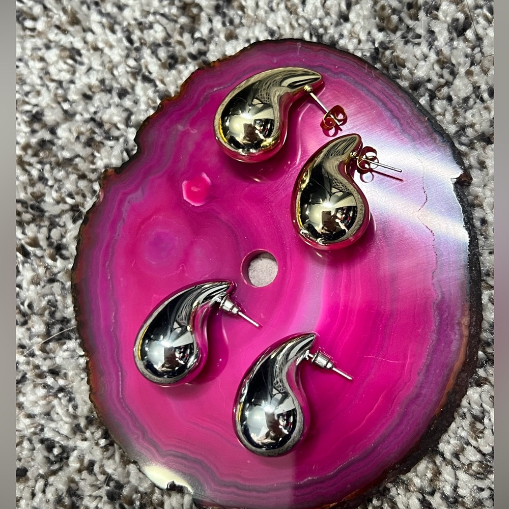 Trend earrings worn once
